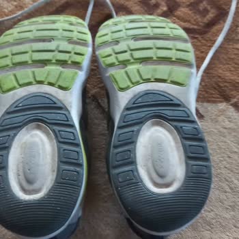 Kısa Sürede Kötü Koku Yapan Ayakkabı Ve İlgisiz Mağaza Deneyimi