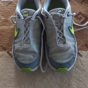 Kısa Sürede Kötü Koku Yapan Ayakkabı Ve İlgisiz Mağaza Deneyimi