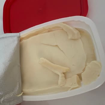 Son Kullanma Tarihi Geçmemiş Peynirde Kötü Koku Ve Renk Değişimi Şoku