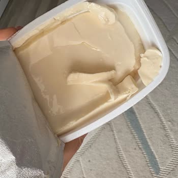 Son Kullanma Tarihi Geçmemiş Peynirde Kötü Koku Ve Renk Değişimi Şoku