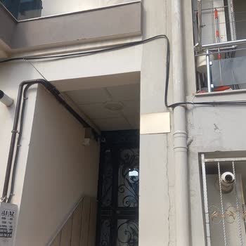 İzinsiz Fiber Kablo Çekimiyle Bina Duvarlarımız Delindi, Görüntü Kirliliği Oluştu