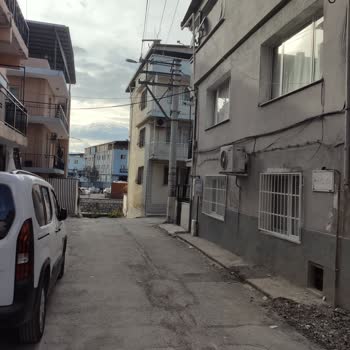 İzinsiz Fiber Kablo Çekimiyle Bina Duvarlarımız Delindi, Görüntü Kirliliği Oluştu