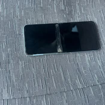 Samsung Telefon Garanti Kapsamındaki Z Flip 6 Ekran Ve Çıta Sorunu İçin Ücretli Onarım Teklifi