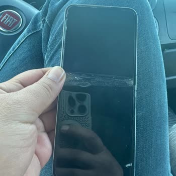 Samsung Telefon Garanti Kapsamındaki Z Flip 6 Ekran Ve Çıta Sorunu İçin Ücretli Onarım Teklifi