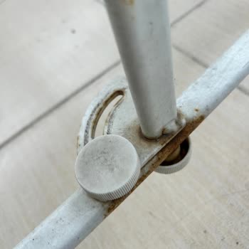 Kısa Sürede Paslanan Askılık Hayal Kırıklığı Yarattı