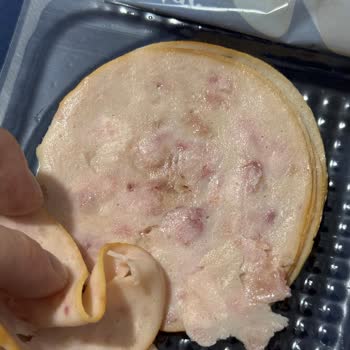 Aldığım Hindi Füme Ürünü Sert Parçalar Ve Kötü Görünümle Hayal Kırıklığı Yarattı