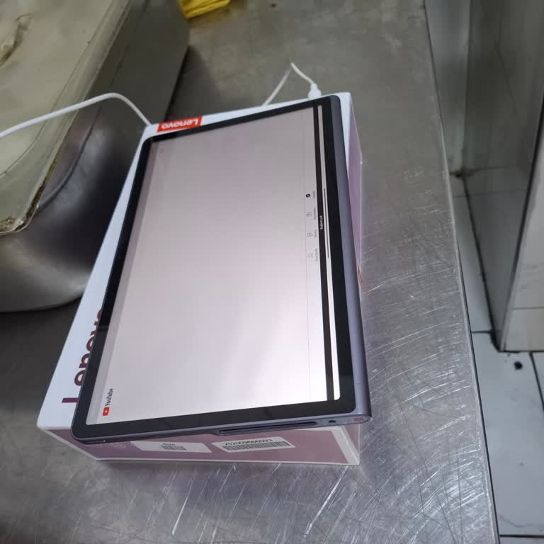 Lenovo Tablet Ekran Sorunu 40 Gündür Çözülmüyor, Para İadesi İstiyorum