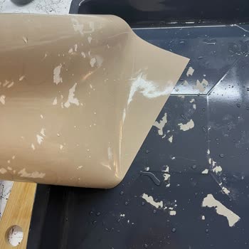 Pişirme Matı Tepsiye Yapıştı, Hem Mat Hem Tepsim Zarar Gördü