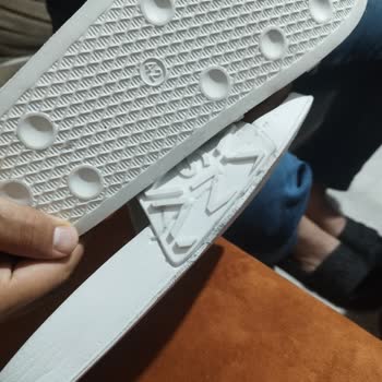 Kısa Sürede Deforme Olan Terlik Ve Eşofmanlar Nedeniyle Mağduriyet