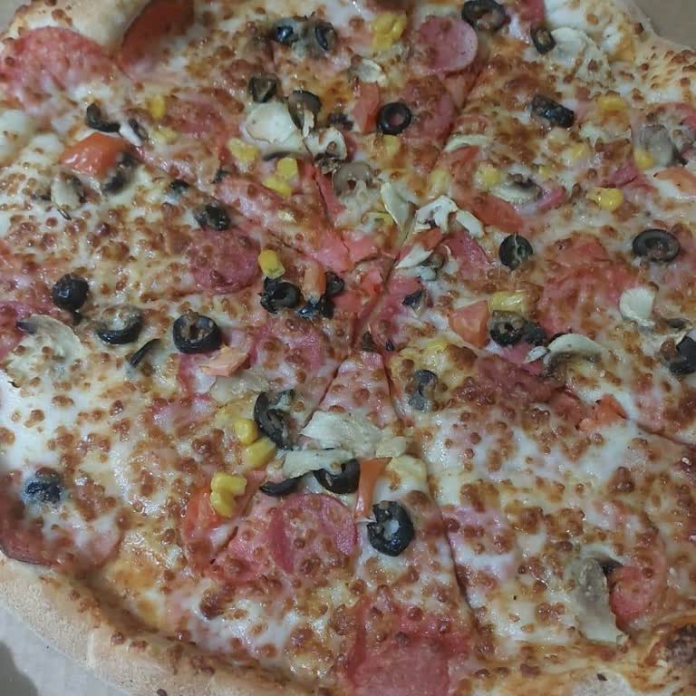 Sipariş Ettiğim Pizzanın Özensiz Ve Şekilsiz Gelmesi Büyük Hayal Kırıklığı Yarattı