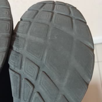 Skechers Ayakkabının Tabanı Hızla İnceldi, Mağaza Çözüm Sunmadı