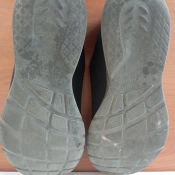 Skechers Ayakkabının Tabanı Hızla İnceldi, Mağaza Çözüm Sunmadı