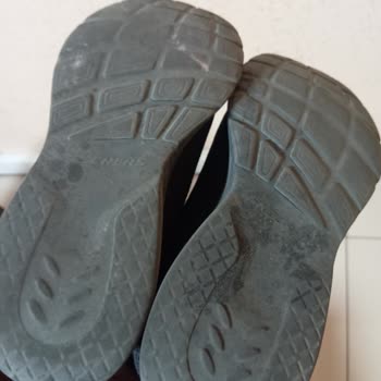 Skechers Ayakkabının Tabanı Hızla İnceldi, Mağaza Çözüm Sunmadı