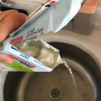 Son Kullanma Tarihi Geçmemiş Süt Bozuk Çıktı, Sağlığım Riske Girdi