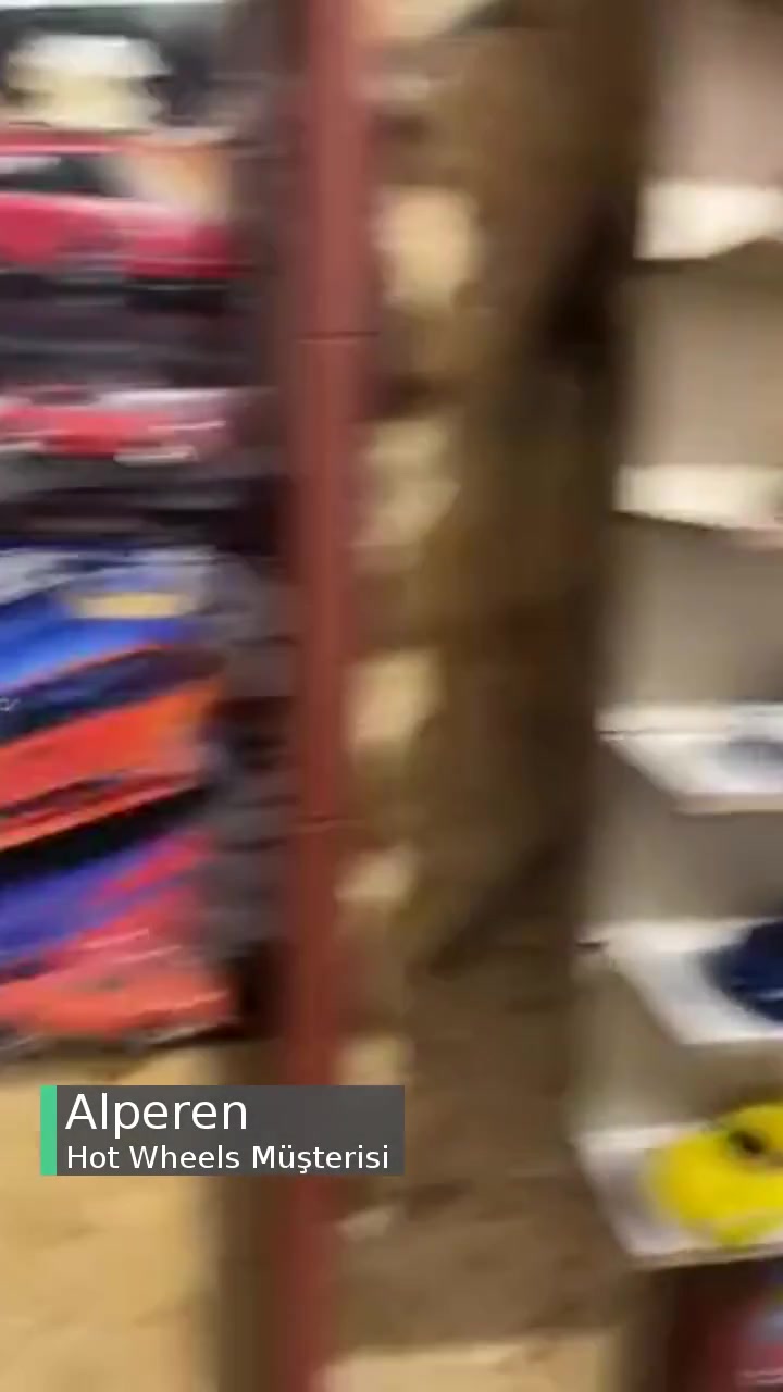 Hot Wheels Arabanın Camına Boya Akmış! videonun kapak resmi