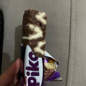 Son Kullanma Tarihi Geçmemiş Çikolatada Küf Ve Kötü Koku Sorunu