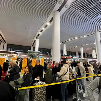 Pegasus Adana-İzmir Uçuşunda Sıra Ve Organizasyon Sorunu