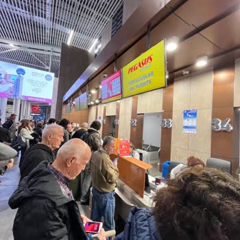 Pegasus Adana-İzmir Uçuşunda Sıra Ve Organizasyon Sorunu