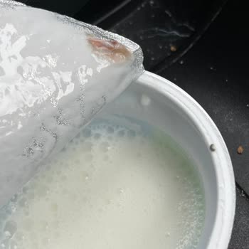 Son Kullanma Tarihi Geçmemiş Ayranda Hijyen Sorunu Ve Müşteri Hizmetlerinde Çözüm Yok