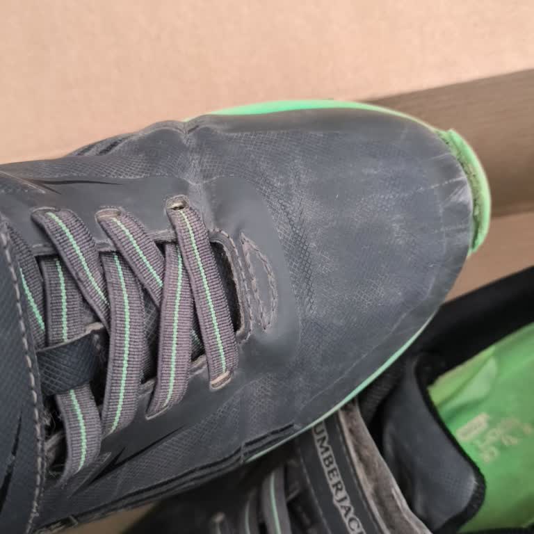 Kısa Sürede Deforme Olan Ayakkabı Ve İlgisiz Mağaza