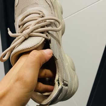 Kısa Sürede Deforme Olan Ayakkabı Ve Zorlaştırılan İade Süreci