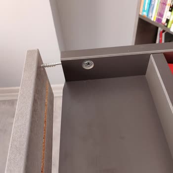 Çekmecesi Sürekli Rayından Çıkan Genç Odası Takımı İçin Çözüm Bekliyorum