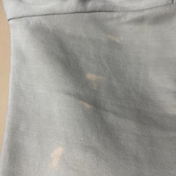 Satın Aldığım Sweatshirtte Renk Solması Ve Leke Sorunu Mağaza Tarafından Kullanıcı Hatası Olarak Değerlendirildi