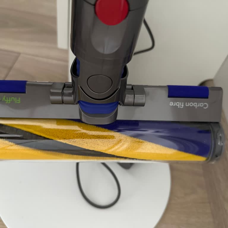 Dyson V12 Süpürge Başlığında Açma-Kapama Özelliği Eksik Geldi