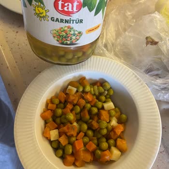 Satın Alınan Tat Garnitür Kavanozunda Çürük Ve Siyah Sebzelerle Karşılaştım