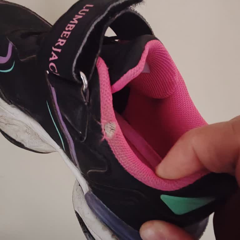 20 Günde Yırtılan Ayakkabıya FLO'dan İade Reddi