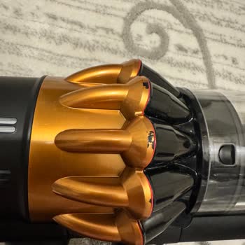 Yeni Alınan Dyson Süpürgede Boya Akması Ve Aksesuar Arızası