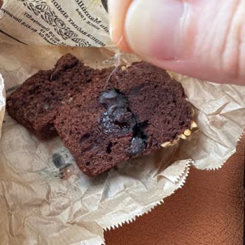 Satın Aldığım Kekin İçinden Böcek Benzeri Yabancı Cisim Çıkmasıyla Büyük Hayal Kırıklığı