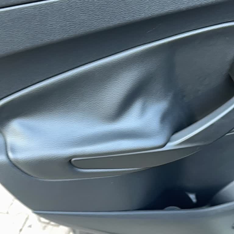 Ford Kuga Arka Kapı Deri Döşemesinde Kendiliğinden Oluşan Deformasyon Ve Çözüm Eksikliği