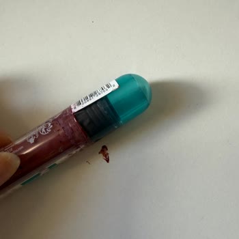 NYX Lip de L'Oréal,  el producto tiene fugas y defecto de fábrica