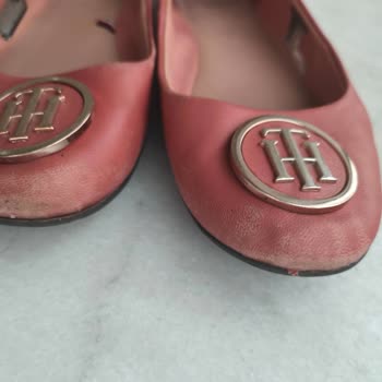 Az Kullanımla Ayakkabıda Soyulma Ve Renk Atması Problemi