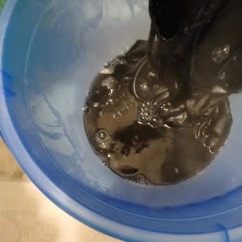 Busem Eşofman Altı Suya Bastığımda Su Tamamen Siyaha Döndü