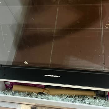 Fırın Camı Pişirme Sırasında Aniden Patladı Güvenlik Riski Oluştu