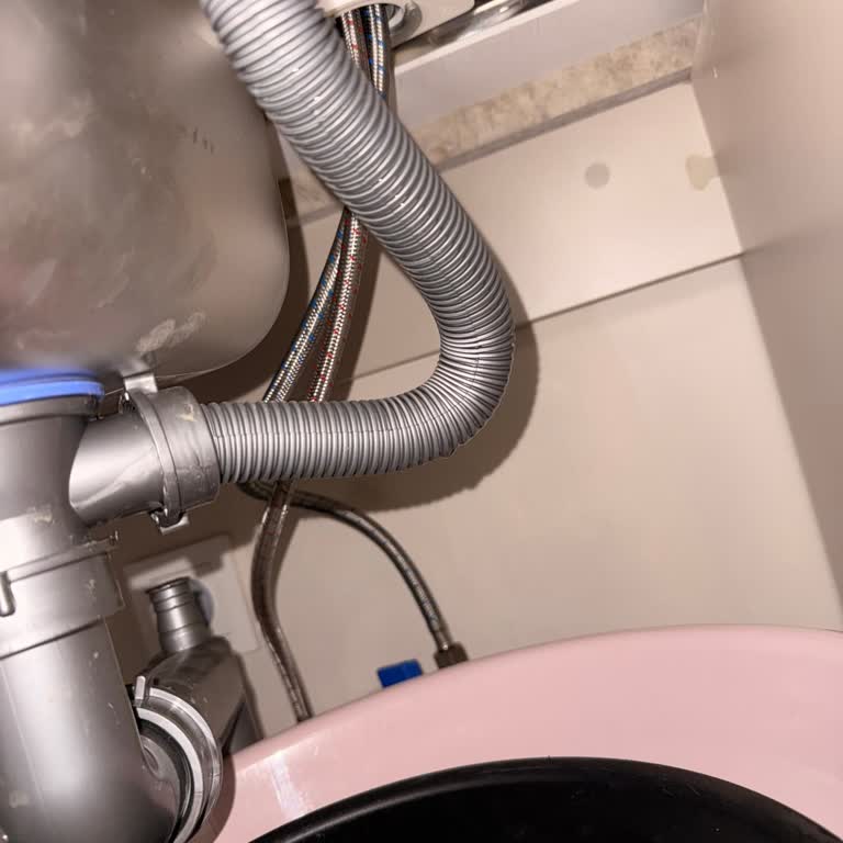 Yeni Evyede Sürekli Su Sızdırıyor, Müşteri Hizmetleri İlgisiz Kaldı