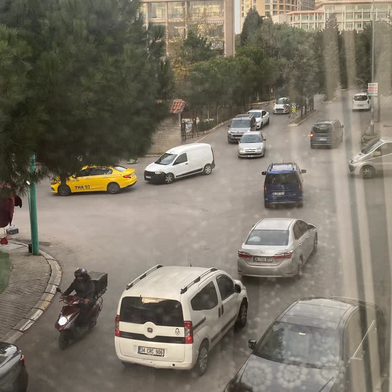 Tehlikeli Kavşakta Yıllardır Çözülmeyen Trafik Sorunu