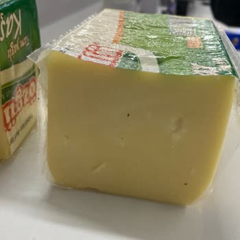 Kaşar Peynirinden Çıkan Yağ Ve Yetersiz Market İlgisi