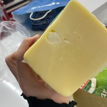 Kaşar Peynirinden Çıkan Yağ Ve Yetersiz Market İlgisi