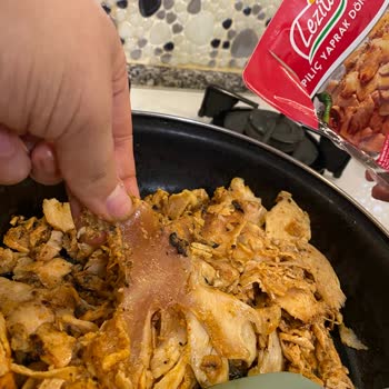 A101'den Aldığım Lezita Tavuk Döner Ürünü Tamamen Çiğ Çıktı, Ücret İadesi Talep Ediyorum