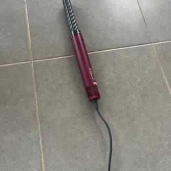 Yeni Alınan Saç Şekillendirici Elde Patladı, Satıcıdan Yanıt Yok