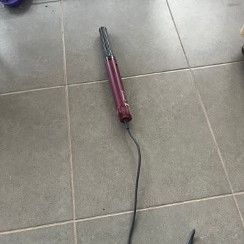 Yeni Alınan Saç Şekillendirici Elde Patladı, Satıcıdan Yanıt Yok