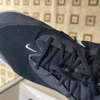 Kısa Sürede Yıpranan Ayakkabı İçin FLO'dan Çözüm Bulunamıyor