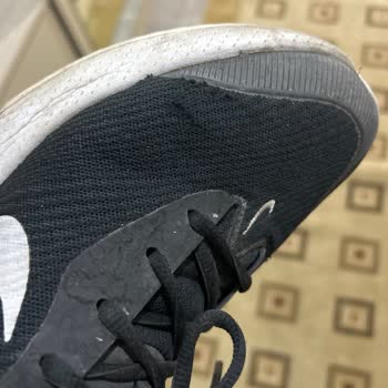 Kısa Sürede Yıpranan Ayakkabı İçin FLO'dan Çözüm Bulunamıyor