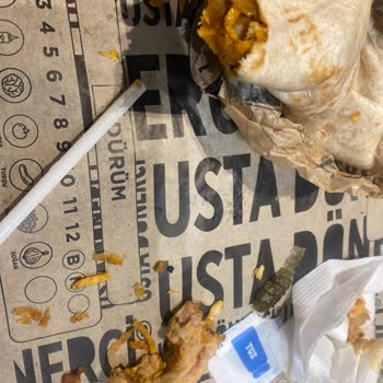 Usta Dönerci'de Hijyen Sorunu Ve Sağlık Riski Yaşadım