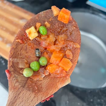 Dondurulmuş Garnitürden Böcek Çıktı, Hijyen Skandalı!