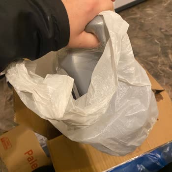 Yurtiçi Kargo Motor Yağı Patlamış ve Kutunun İçine Sızmış Şekilde Tarafıma Ulaştı