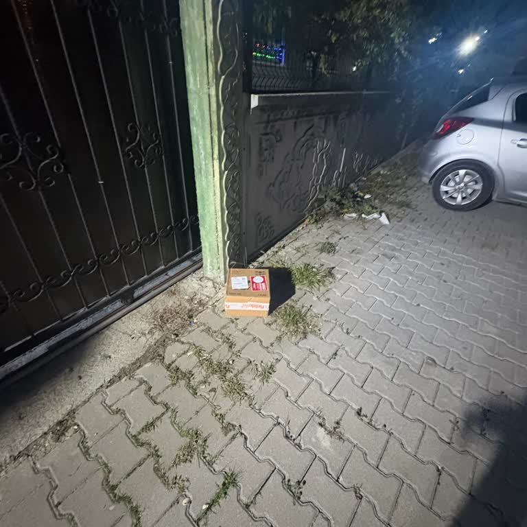 Kargo Paketimi Aracın Altına Bırakıp Ürünlerimi Kullanılamaz Hale Getirdi